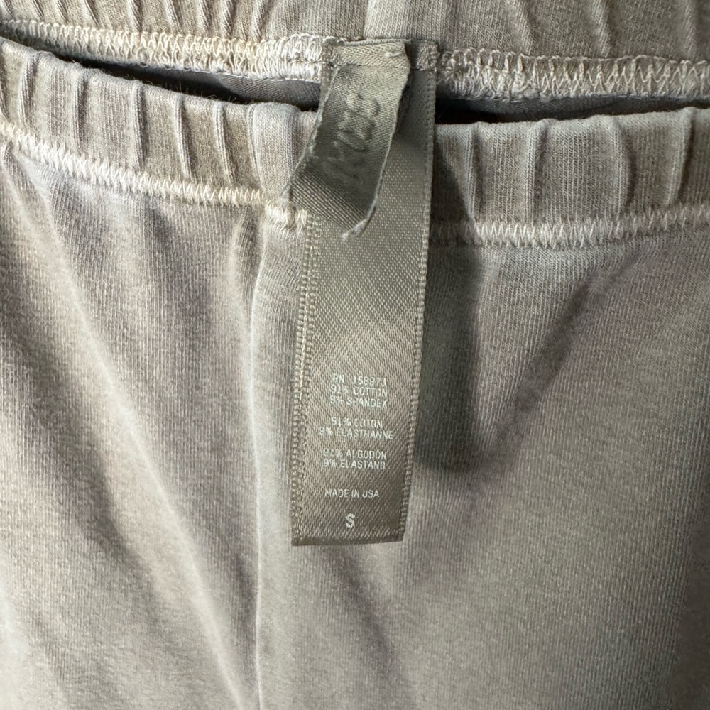SKIMS Outdoor Leggings in Desert - Picture 3 of 5